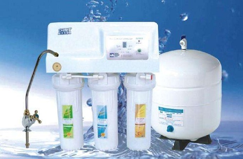 凈水器和瓶裝水
