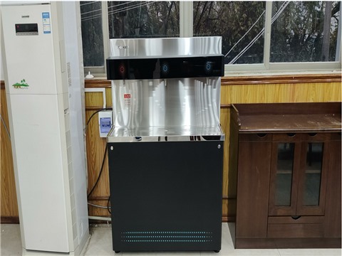 硯山縣人民政府政務(wù)中心直飲水設(shè)備