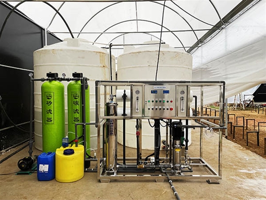 晉寧花卉產(chǎn)業(yè)三號(hào)基地?zé)o土栽培6噸純水設(shè)備